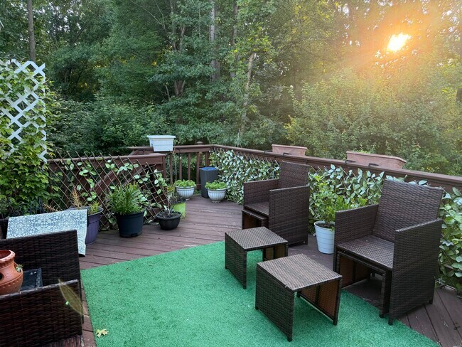 Foto del edificio - 8715 Shadowlake Way