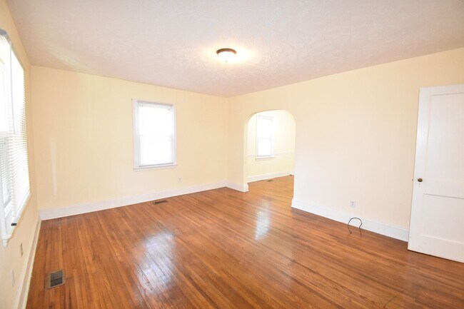 Foto del edificio - 2 Bedroom and 1 Bath Home (Pets Negotiable)