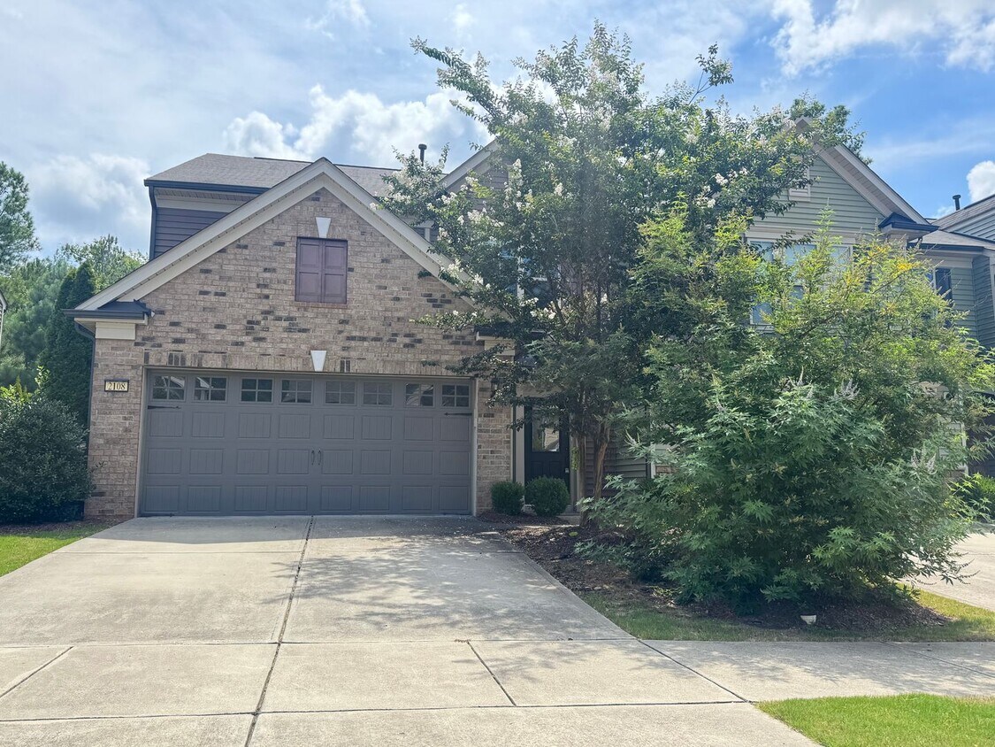 Foto principal - 3 Bedroom/2.5 Bath Brick Townhome in Cary NC
