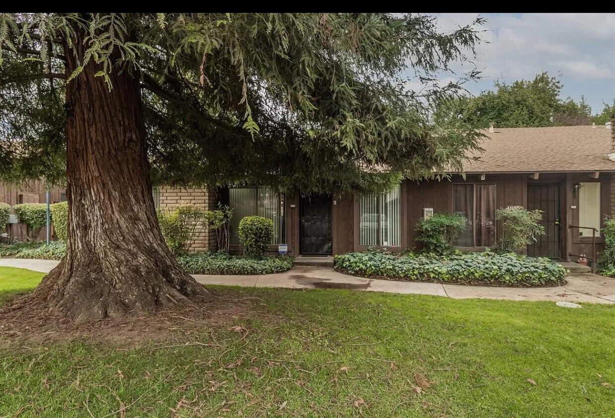 Foto principal - 4885 E Butler Ave