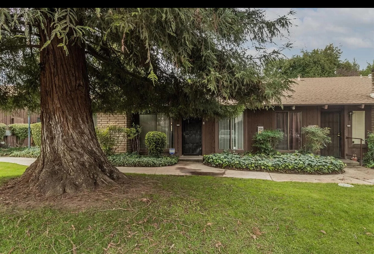 Primary Photo - 4885 E Butler Ave