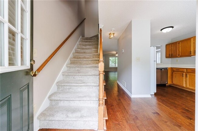 Building Photo - 5180 Laurel Bridge Dr SE