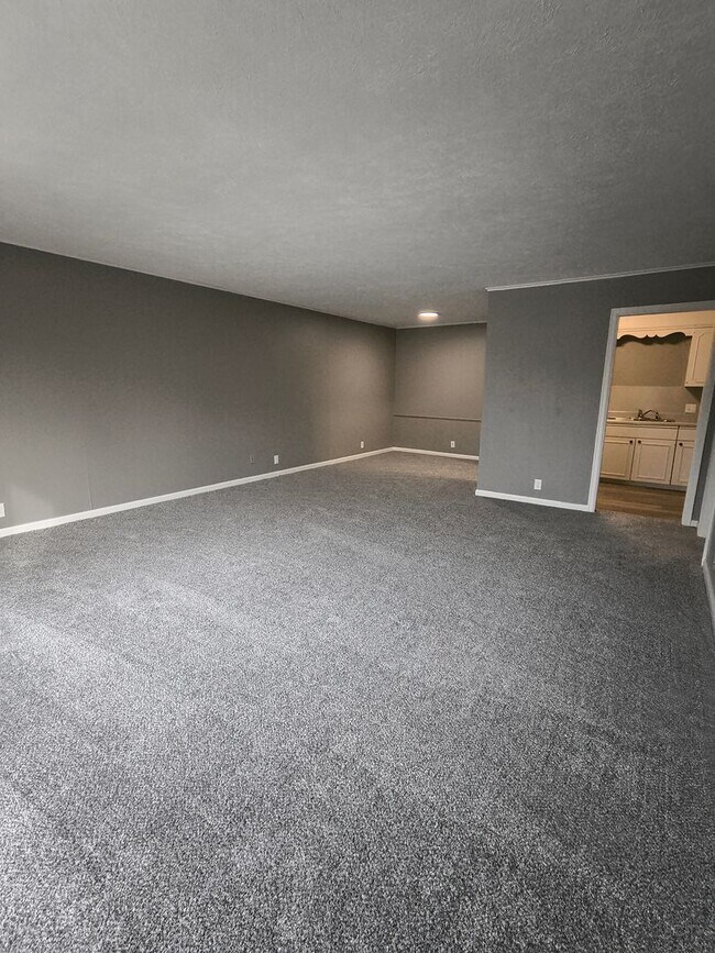 Building Photo - HUGE 2 Bedroom and Bathroom Apartment in East CB!