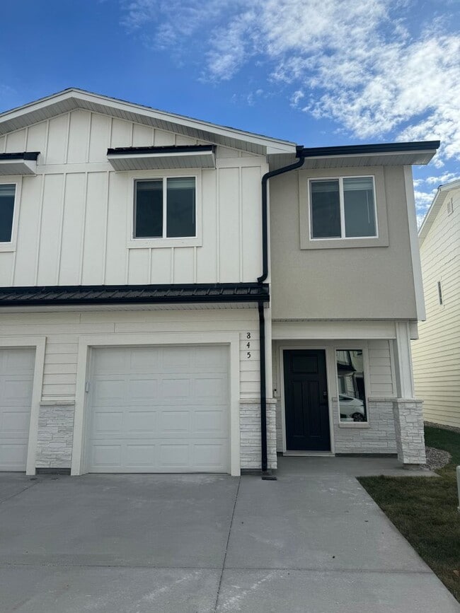 Building Photo - 845 Golden Bear Ln