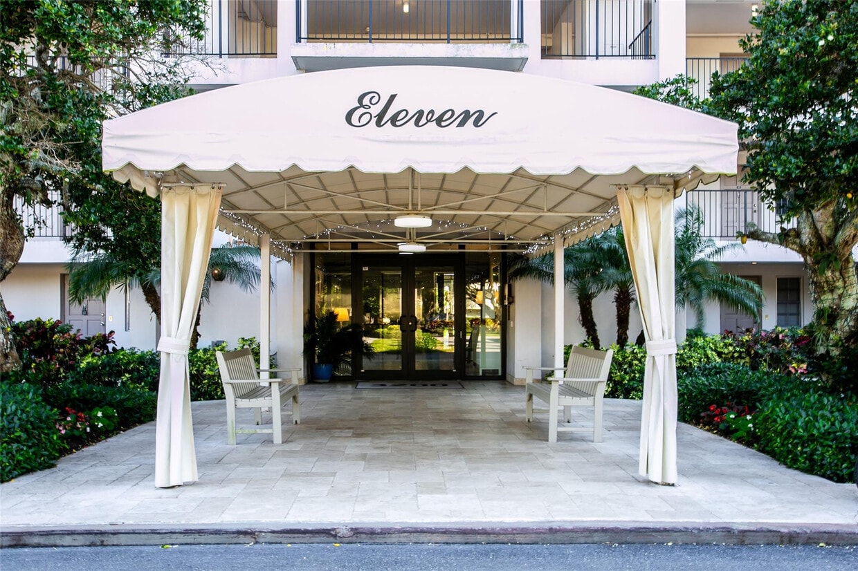 Foto principal - 3200 N Palm Aire Dr