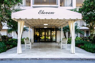 Building Photo - 3200 N Palm Aire Dr