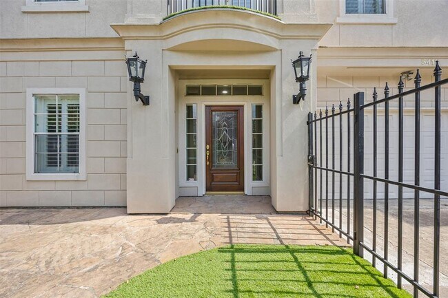 Foto del edificio - 5411 Blossom St