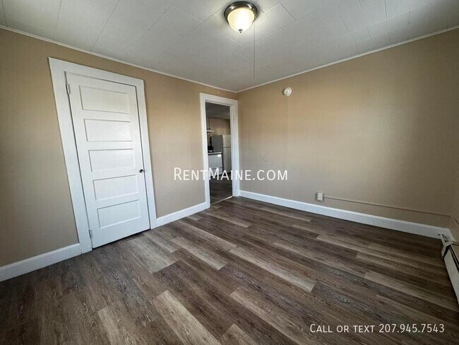 Building Photo - 172 College Ave