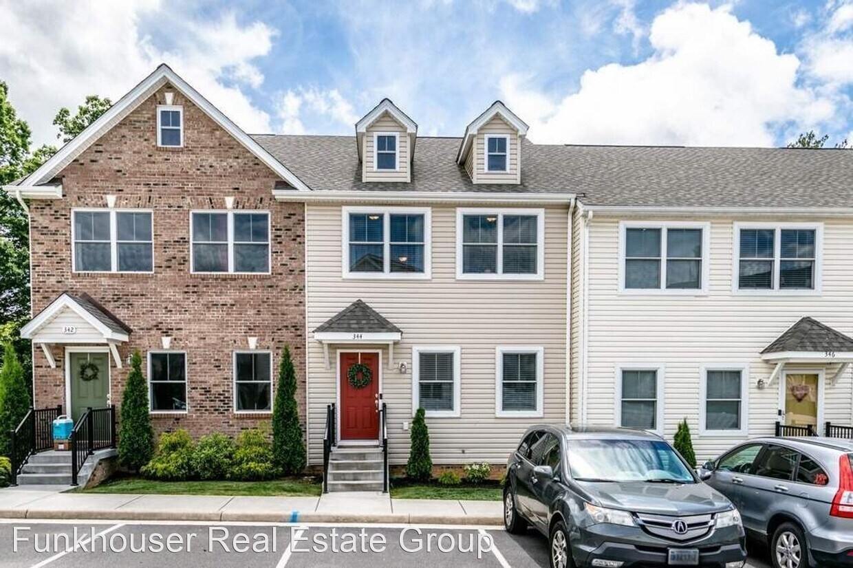 3 br, 3.5 bath House 344 Sapphire Drive House Rental in