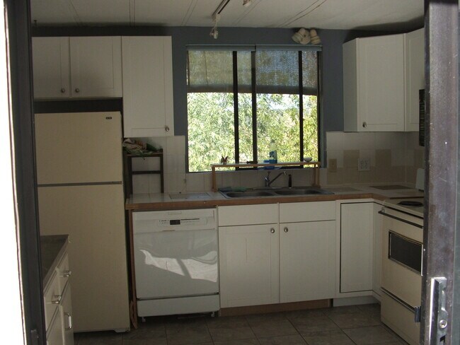 Kitchen - 33590 Rivercrest Rd N