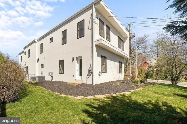 Foto del edificio - 8618 Jones Mill Rd