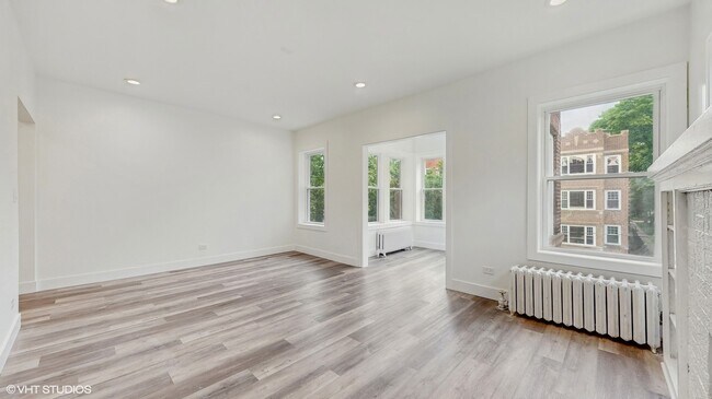 Foto del edificio - 6500 N Bosworth Ave