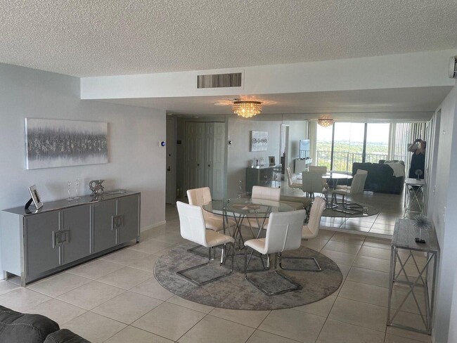 Building Photo - 5600 N Flagler Dr