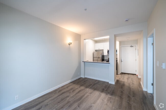 1BR, 1BA- 575 SF - Living Room - Lake Park Terrace Apartments