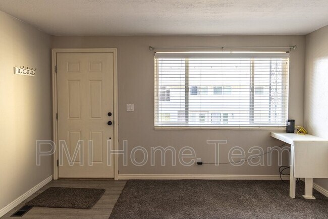 Building Photo - 915 E 4050 S