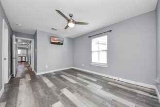 Building Photo - 618 Maple Way