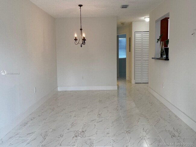 Building Photo - 4732 NW 114th Ave