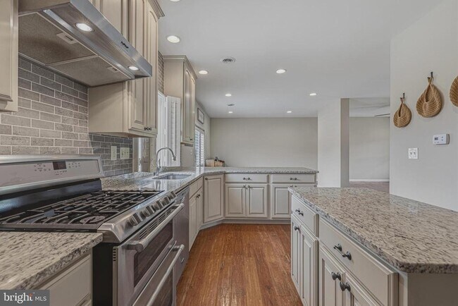 Building Photo - 40923 Browns Ln