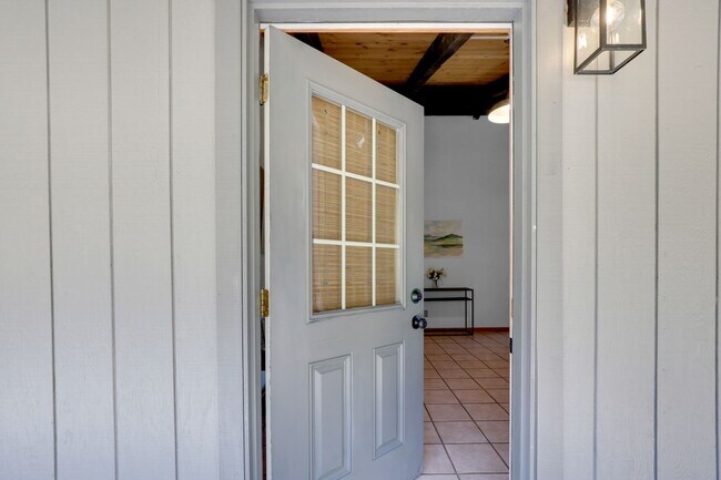 Foto del edificio - Peaceful Cachagua Retreat | 3BR Home with Vaulted Ceilings, Oaks & Star-Filled Skies