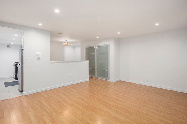 Building Photo - 21 Vandam Street