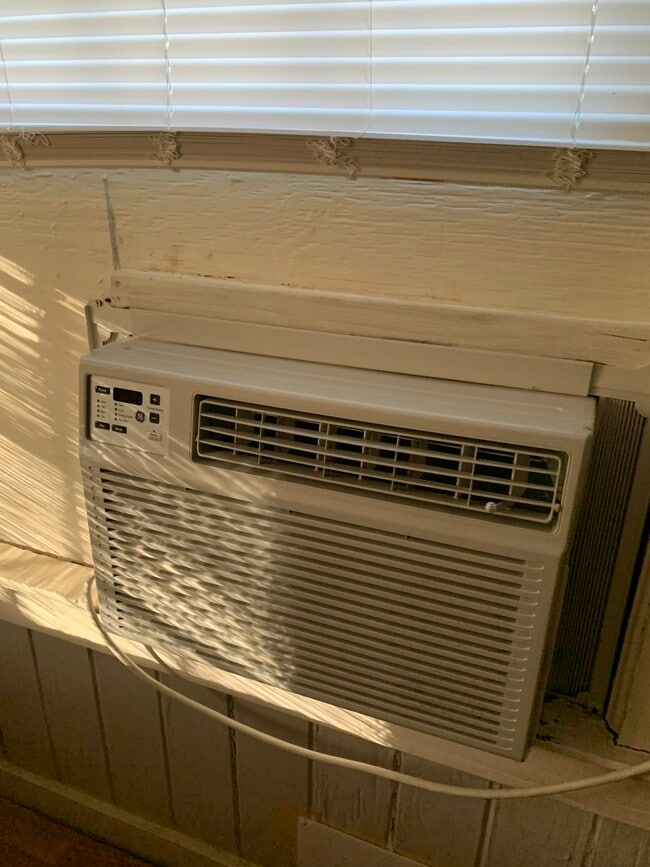 Building Photo - 214 S George St