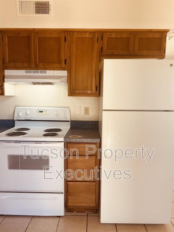 Building Photo - 5760 S Park Ave