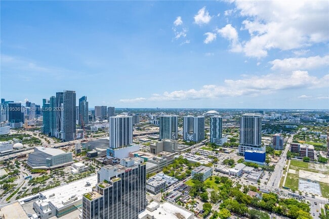 Building Photo - 1750 N Bayshore Dr