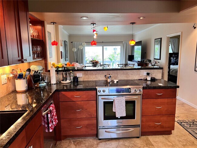 Building Photo - 100 Edgewater Dr