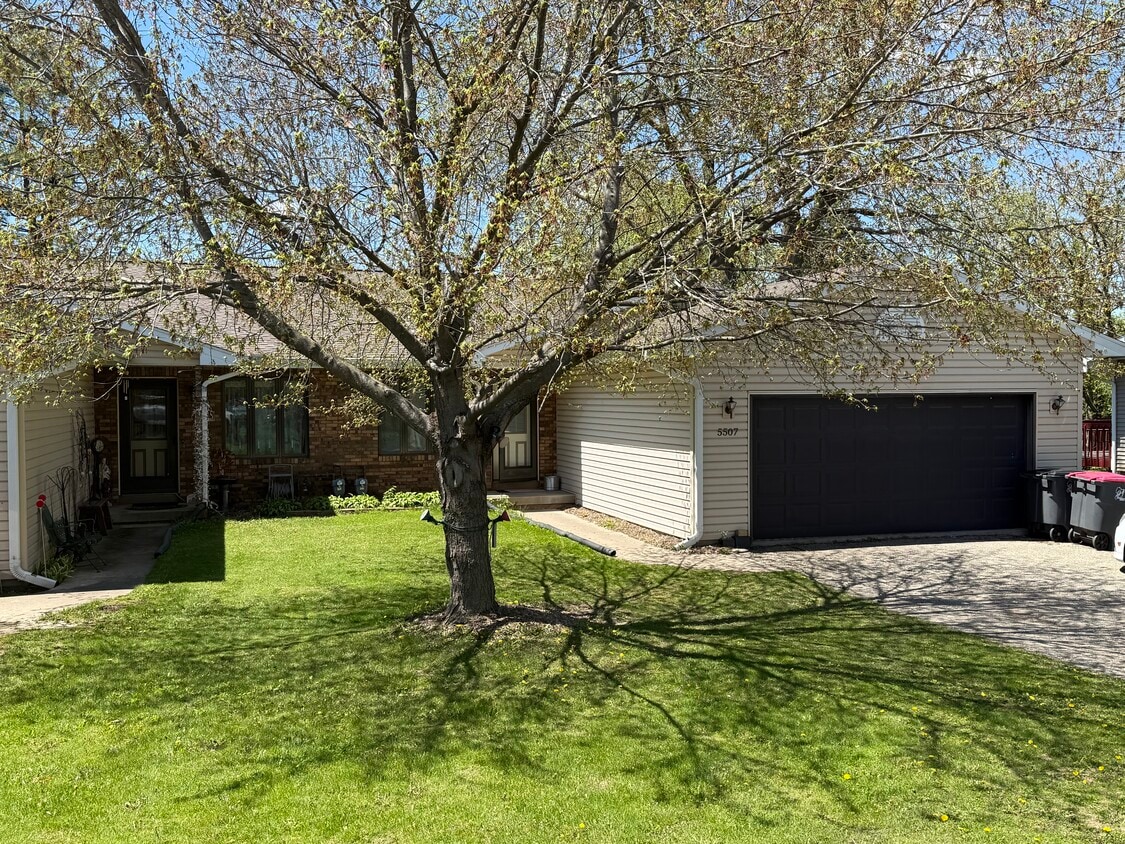 Primary Photo - 5507 S Kennedy Dr
