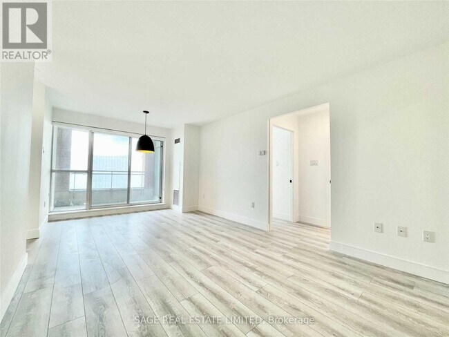 Building Photo - 887 Bay St.
