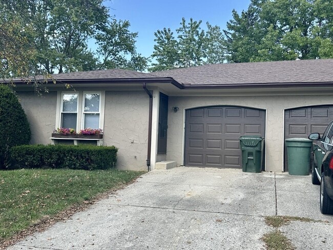 Building Photo - 1900 Hillandale Ave