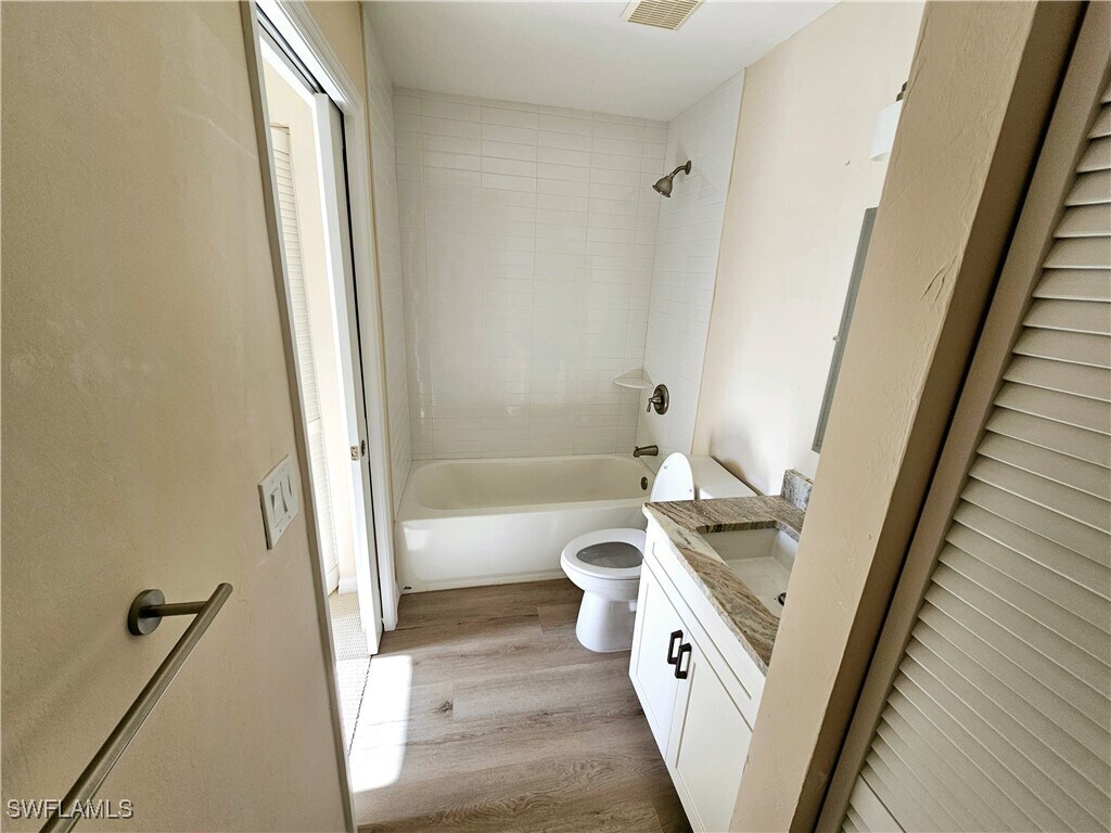 Foto del edificio - 5811 Crystal Lake Ln