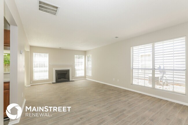 Building Photo - 3020 Linden Dr