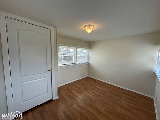 Building Photo - Bright & Spacious 3 bedroom, 1 bath Home for Rent!