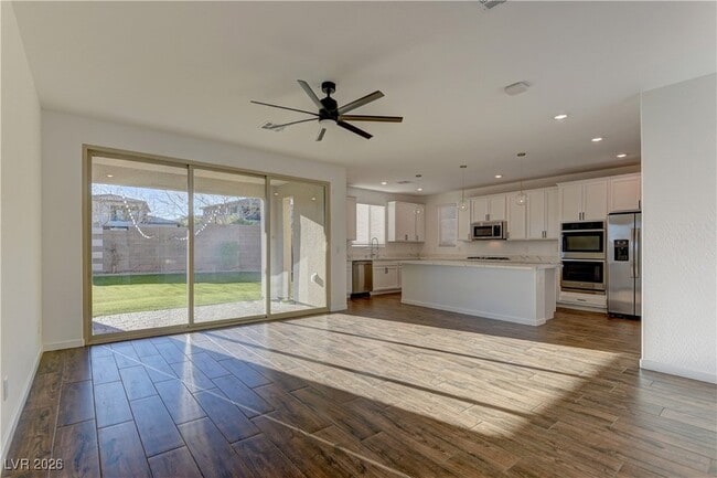 Foto del edificio - 727 Foreign Reef Wy