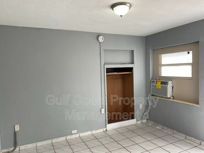 Building Photo - 550 Corey Ave