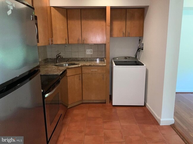 Building Photo - 747 Azalea Dr