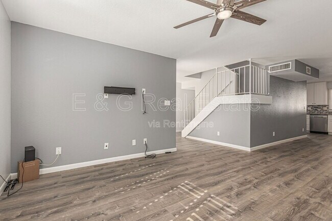 Foto del edificio - 7714 E Wilshire Dr