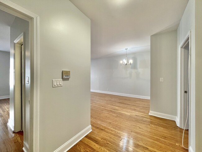 Building Photo - 5461 S Everett Ave