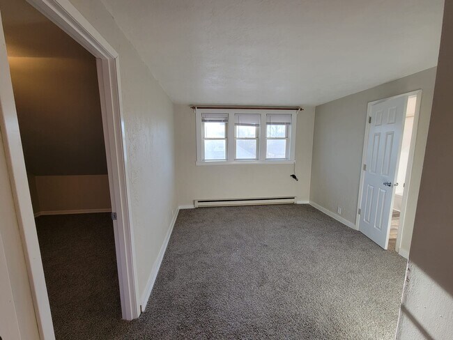 Foto del edificio - 327 E Lincoln Ave