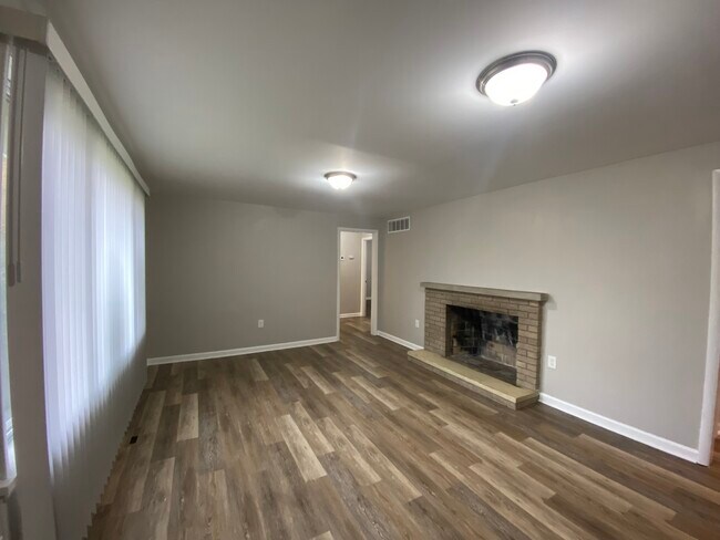 Foto del edificio - 571 Grayton Rd