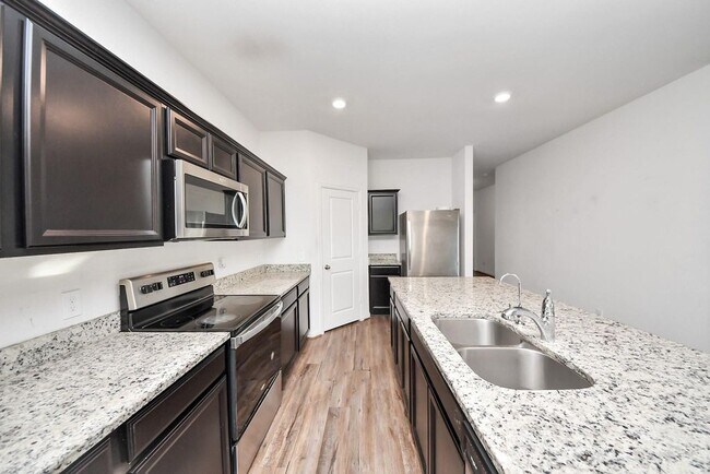 Foto del edificio - 1060 Fraser Fir Ln
