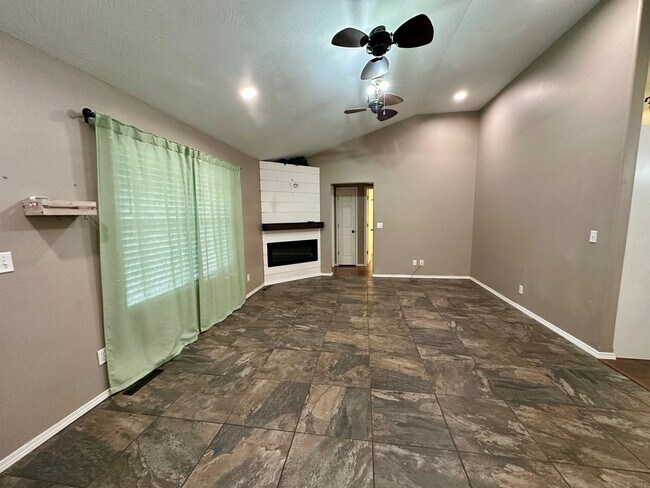 Foto del edificio - 3 bed 2 bath in Marshfield