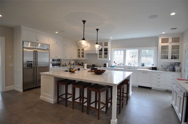 Building Photo - 79 N Captains Neck Ln