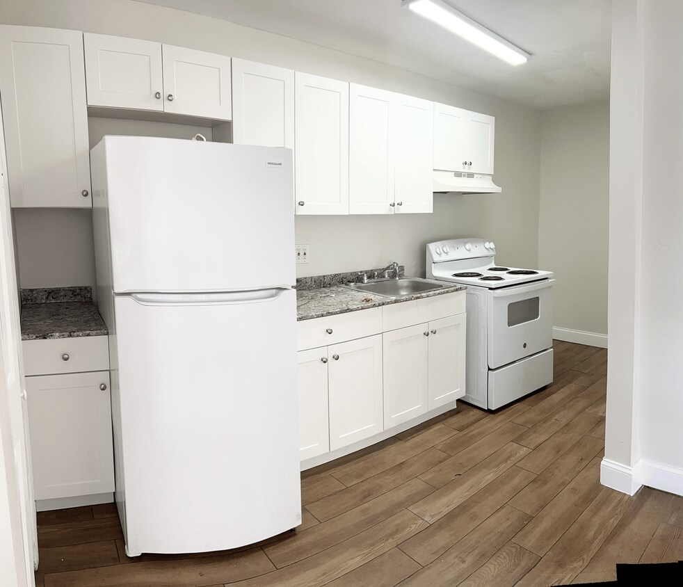 Foto principal - NEWLY RENOVATED SINGLE LEVEL 3 BEDROOM UNI...