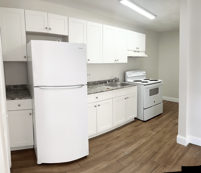 Building Photo - NEWLY RENOVATED SINGLE LEVEL 3 BEDROOM UNI...