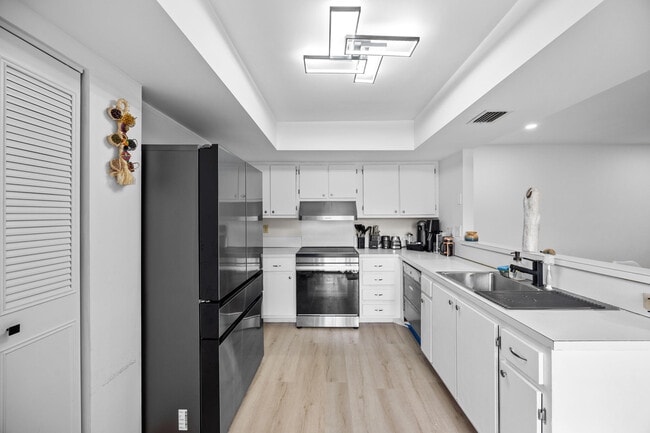 Foto del edificio - 12049 Basin St N