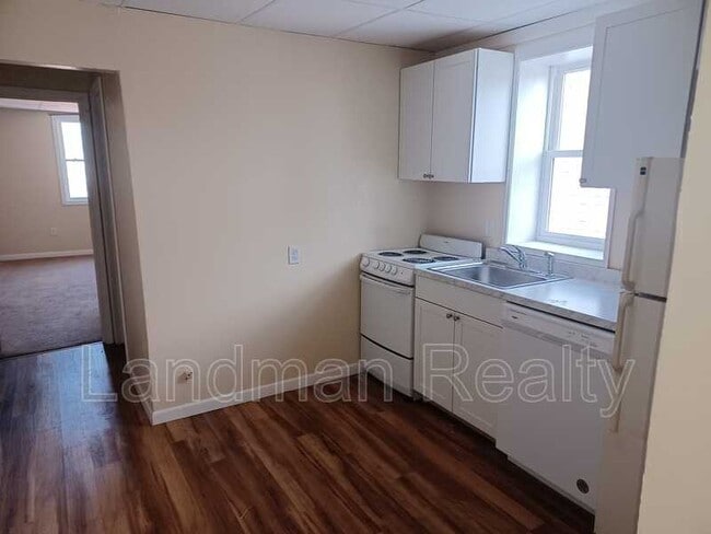 Photo - 616 Montclair St Apartment