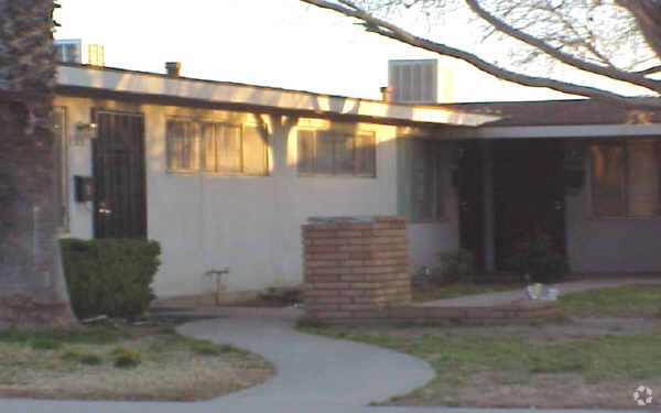 Foto del edificio - 373-389 W Ramona Dr