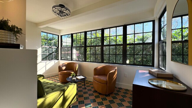Foto del edificio - 301 Plymouth Rd